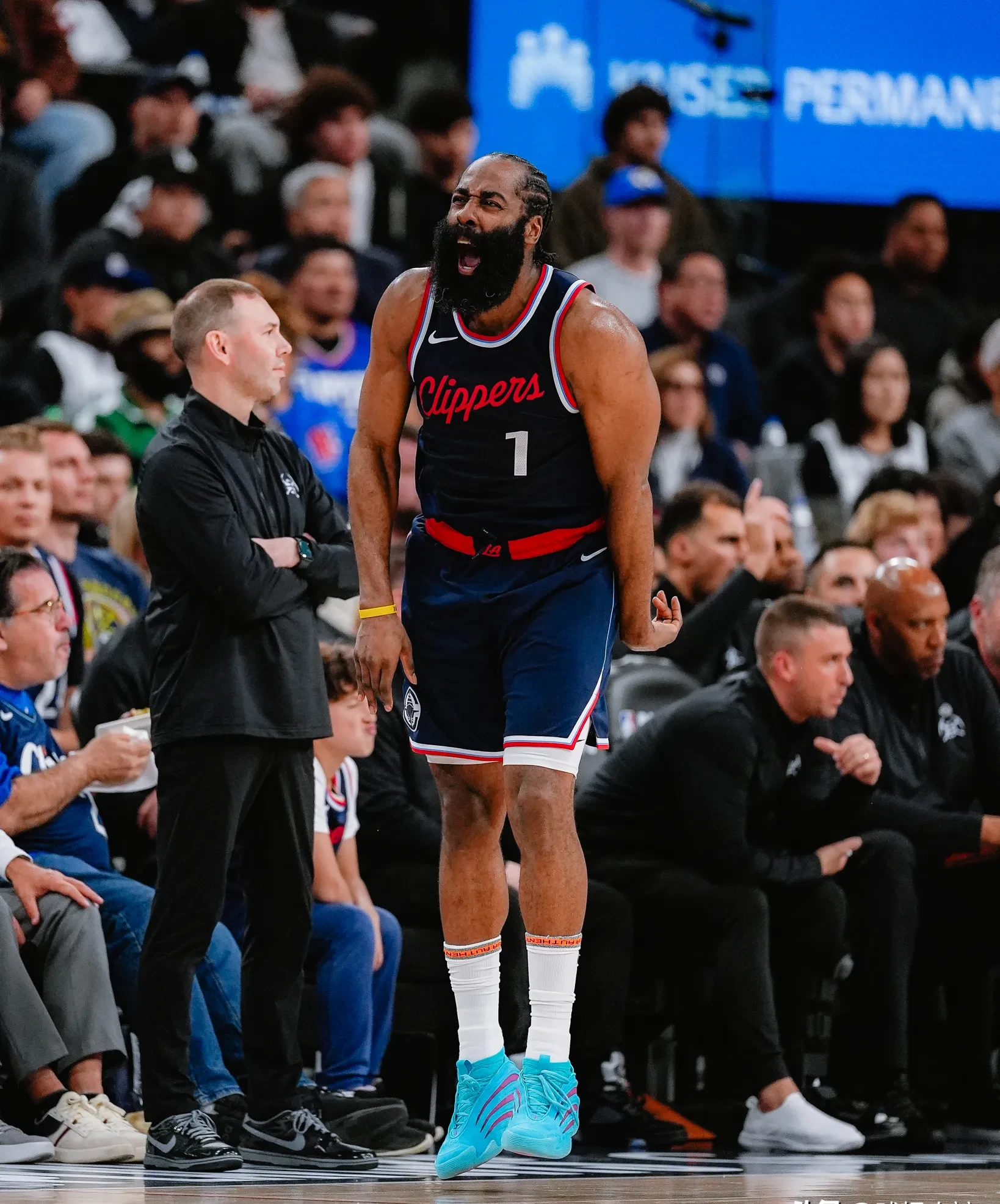 包含独行侠观众热烈欢呼！，哈登迎来二十赛季出色发挥比赛高潮迭起的词条