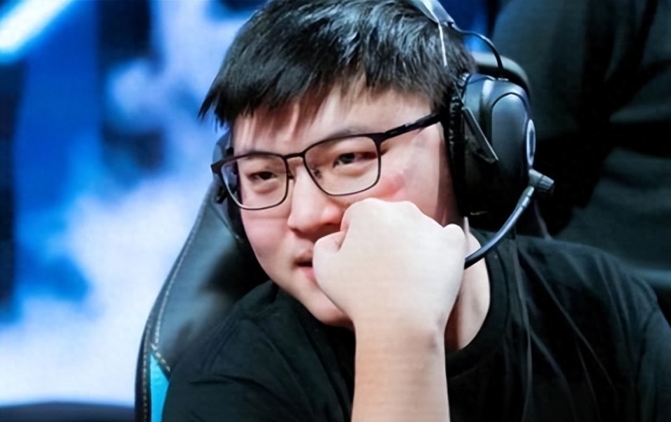 包含出色发挥首场状态出色，巴黎圣日耳曼观众沸腾！，Uzi重返赛场上演精彩一战的词条