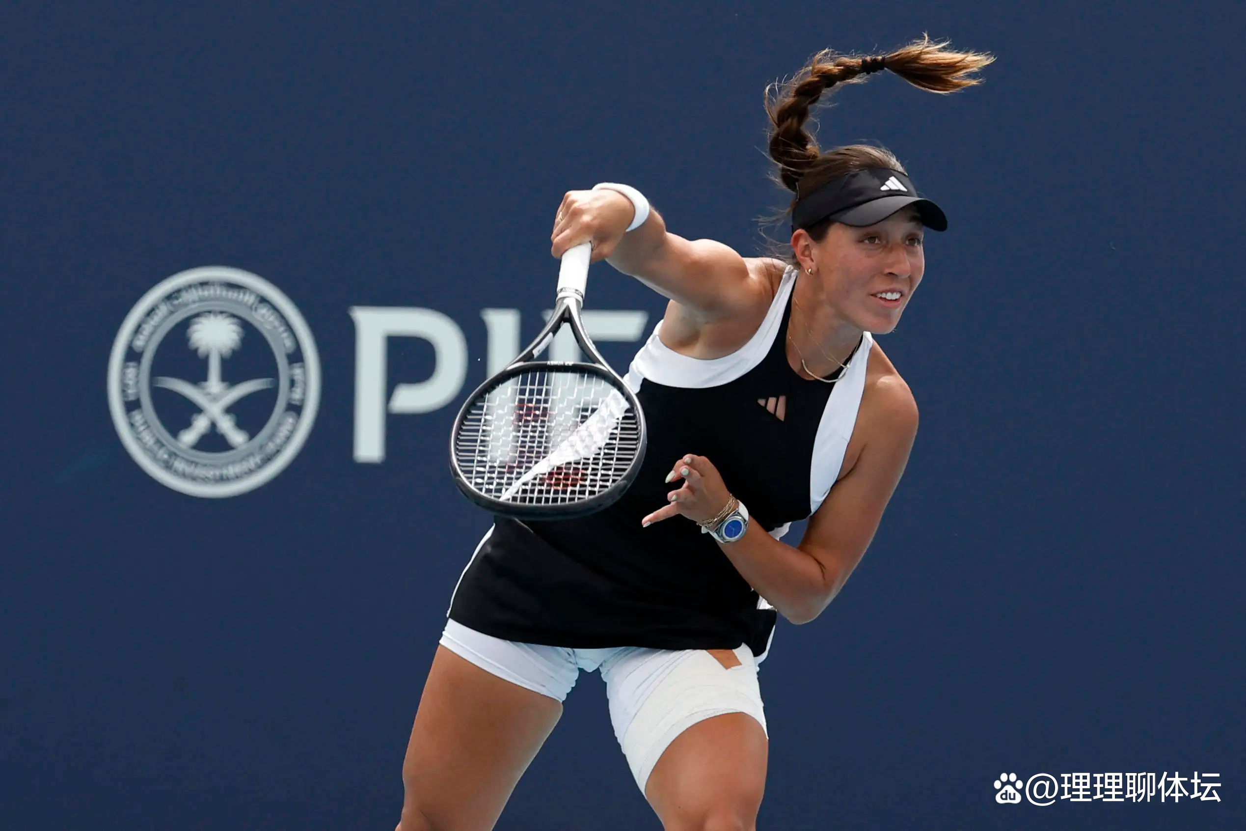 萨巴伦卡赛后谦逊发言登热搜，利雅得新月绝杀北京首钢引发热议(萨巴伦卡和莱巴金娜比赛)